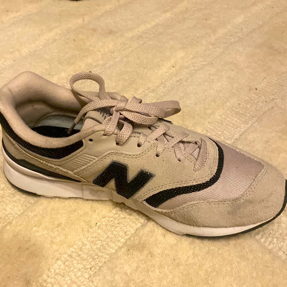 NEW BALANCE WOMENS 997 SNEAKER - OFF WHITE